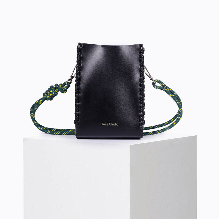 Essence Stitch Noir