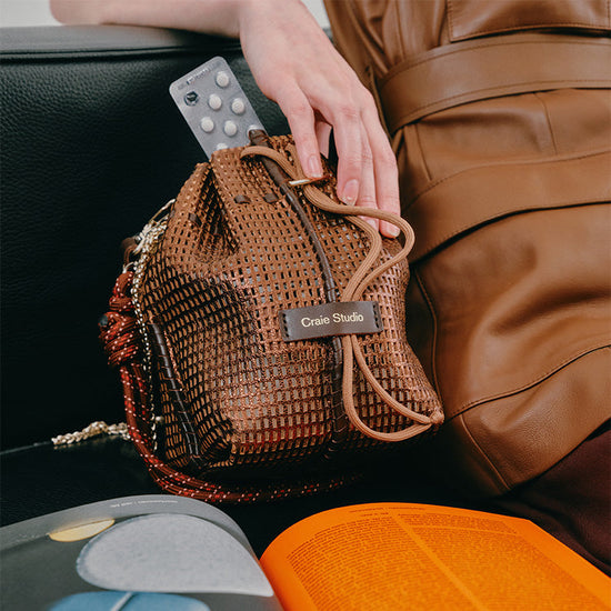 Les sacs en cuir perforé