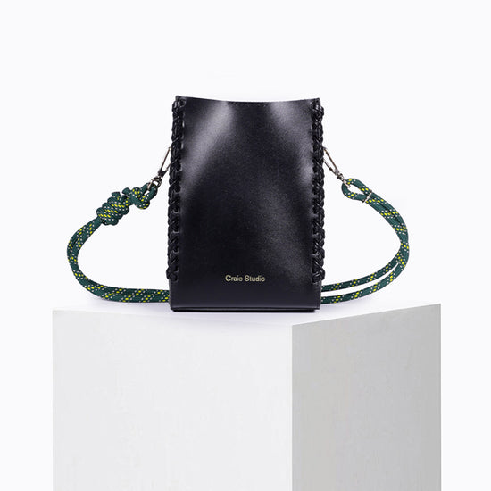 Essence Stitch Noir