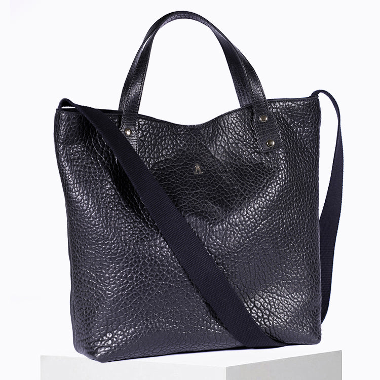 Bolsa tote con cinta de burbujas negra