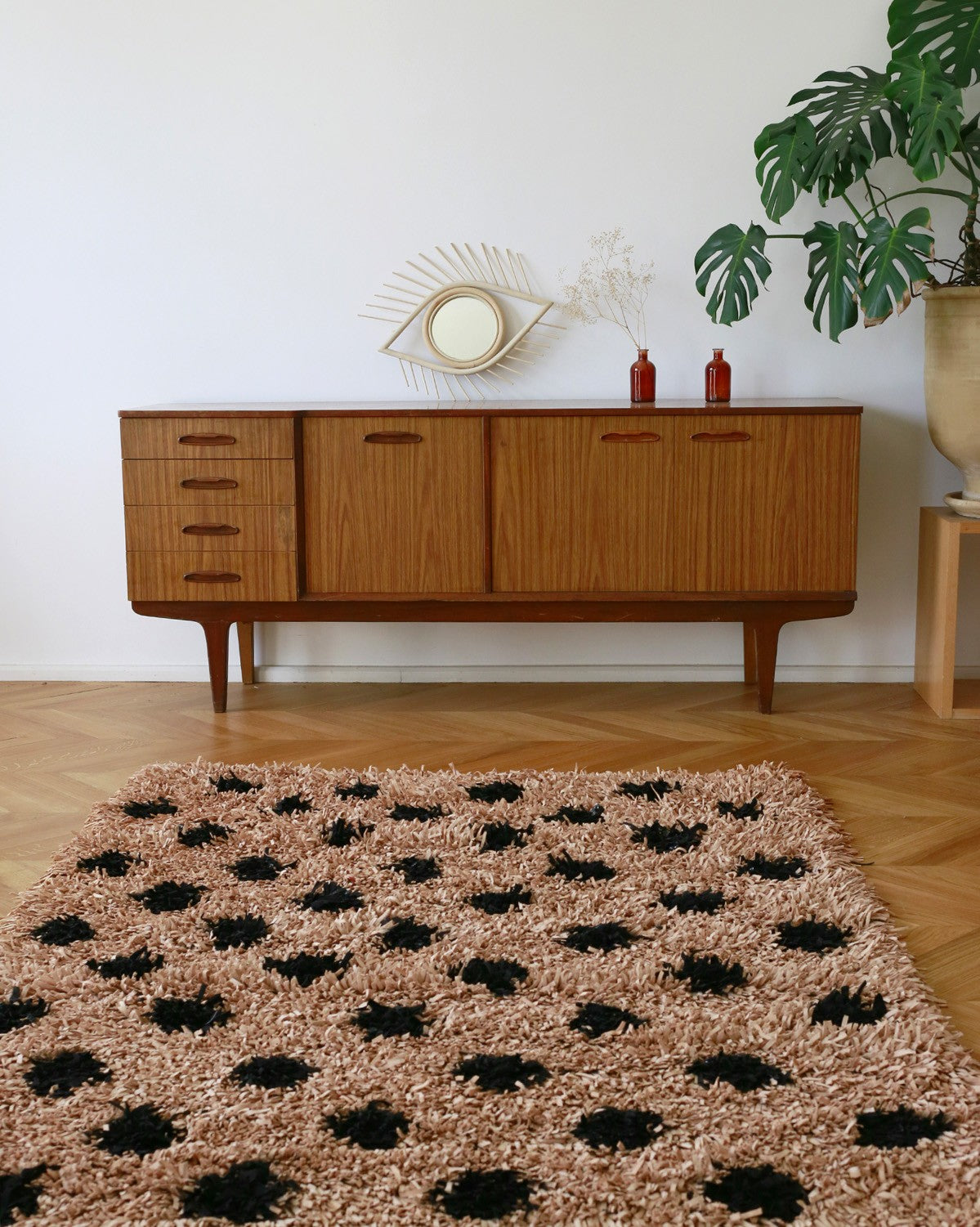 Polka Dot Tapis in Black